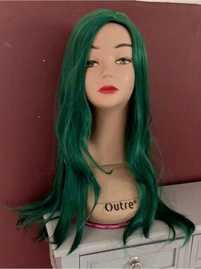 Amazon Long Emerald Green Synthetic Wig